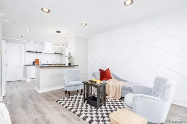 449 W Mahan Avenue, Hazel Park, MI 48030