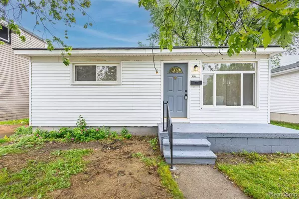 449 W Mahan Avenue, Hazel Park, MI 48030