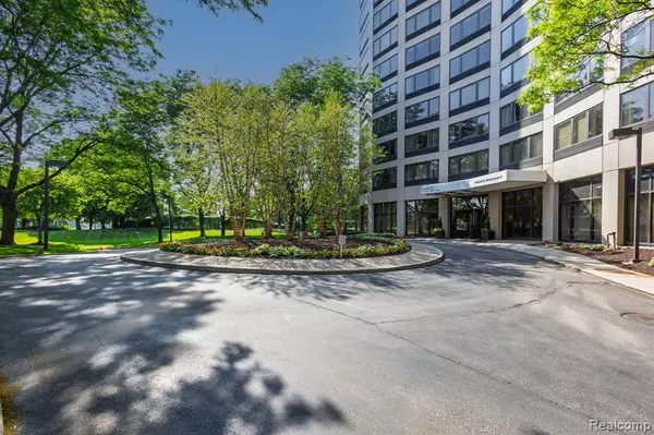 5000 Town Center, Southfield, MI 48075