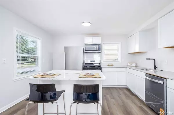 1730 E Hazelhurst Street, Ferndale, MI 48220