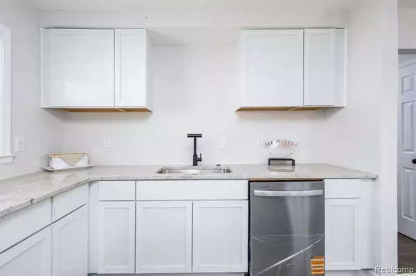 1730 E Hazelhurst Street, Ferndale, MI 48220