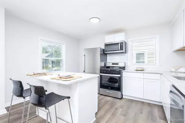 1730 E Hazelhurst Street, Ferndale, MI 48220