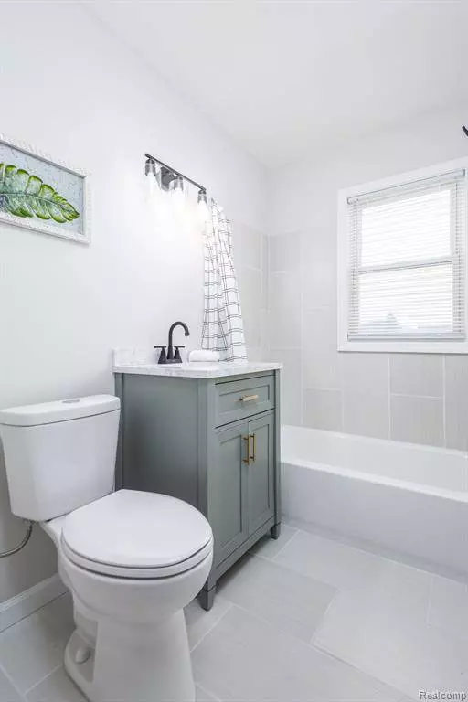 1730 E Hazelhurst Street, Ferndale, MI 48220