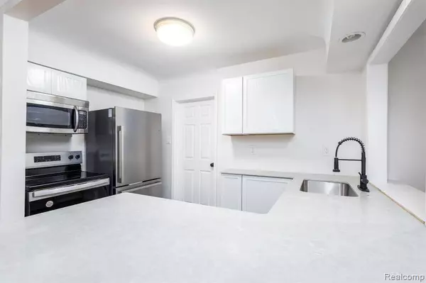 23060 Lilac Street, Farmington, MI 48336