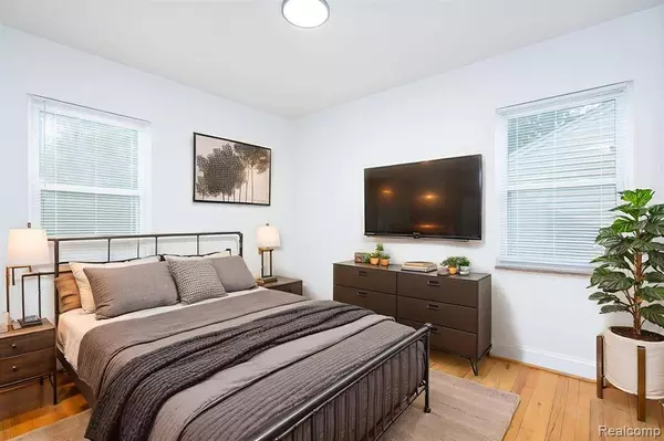 23060 Lilac Street, Farmington, MI 48336