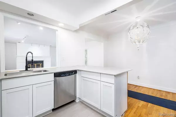 23060 Lilac Street, Farmington, MI 48336