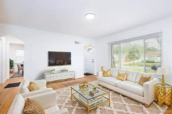 23060 Lilac Street, Farmington, MI 48336