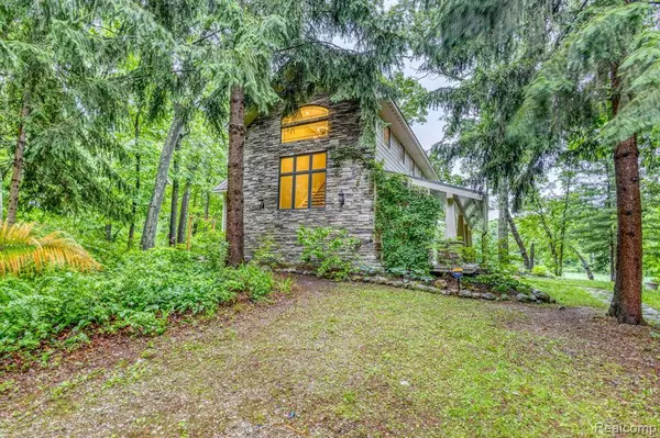 2685 Fry Road, Highland Twp, MI 48357