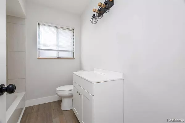 23162 Lambrecht Avenue, Eastpointe, MI 48021