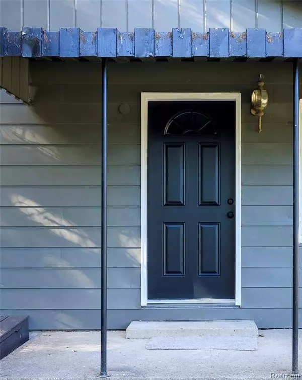 5502 Rowley Boulevard, Waterford Twp, MI 48329