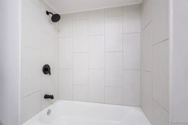 23162 Lambrecht Avenue, Eastpointe, MI 48021