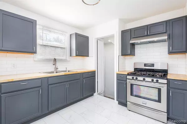 18519 Morang Drive, Detroit, MI 48205