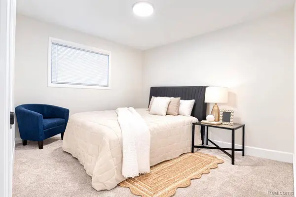 359 Edgewood PL, Ferndale, MI 48220