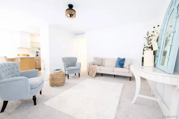 359 Edgewood PL, Ferndale, MI 48220