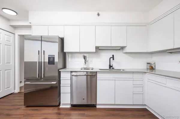 5000 Town CTR #2001, Southfield, MI 48075