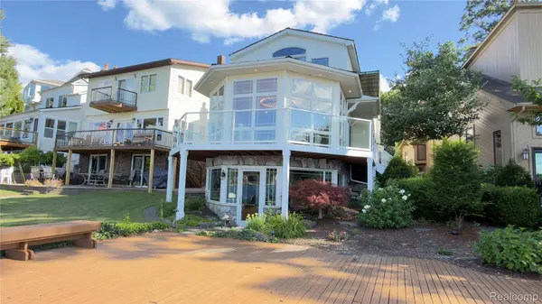 3858 Island Park DR