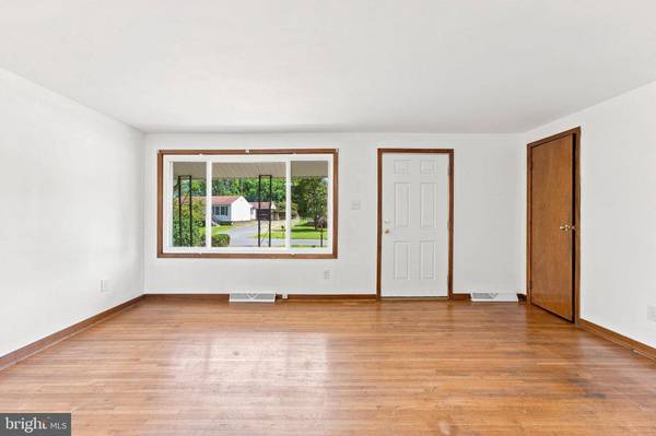 4082 STANBERRY AVE, Marshall, VA 20115