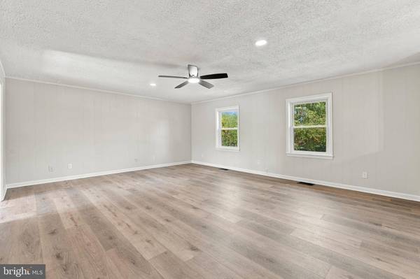 7913 SIR TOPAS DR, Warrenton, VA 20186