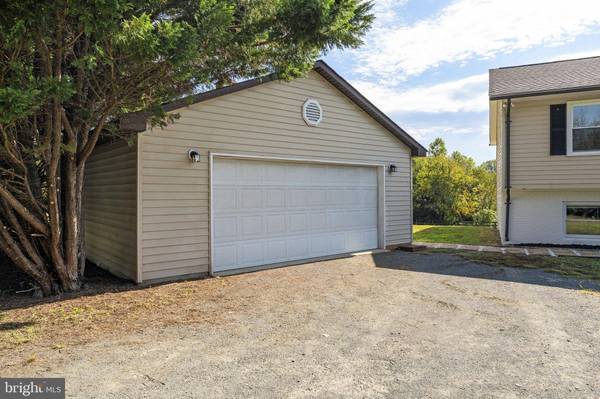 7913 SIR TOPAS DR, Warrenton, VA 20186