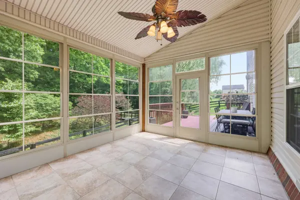 121 GLENEAGLES Way, Versailles, KY 40383