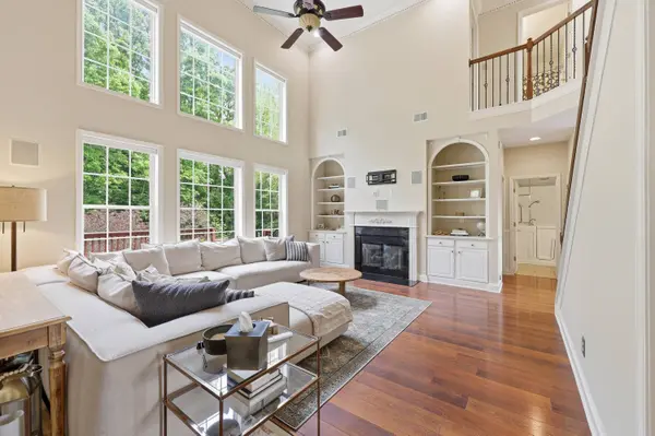 121 GLENEAGLES Way, Versailles, KY 40383