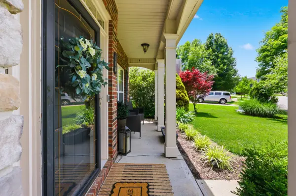 121 GLENEAGLES Way, Versailles, KY 40383