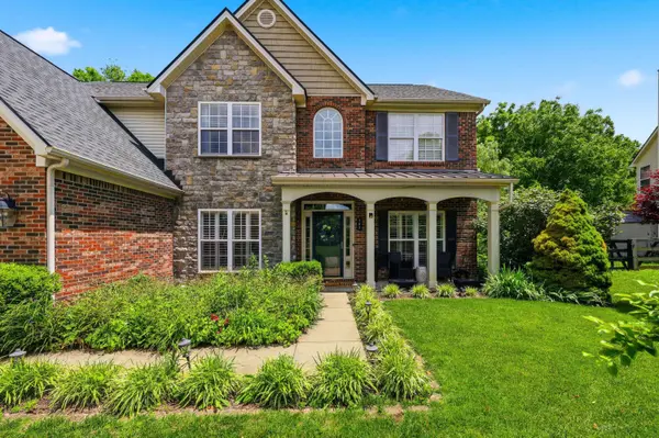 121 GLENEAGLES Way, Versailles, KY 40383
