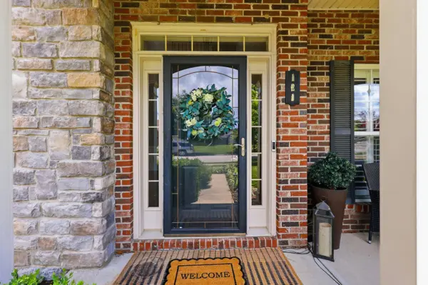 121 GLENEAGLES Way, Versailles, KY 40383