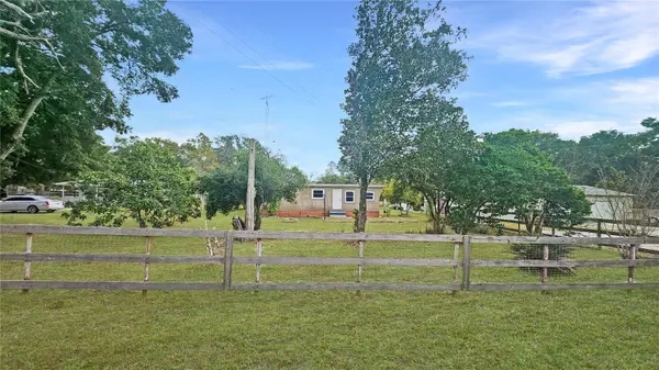 11455 SE HIGHWAY 464C, Ocklawaha, FL 32179