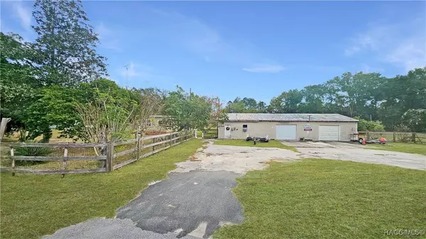11455 SE HIGHWAY 464C, Ocklawaha, FL 32179