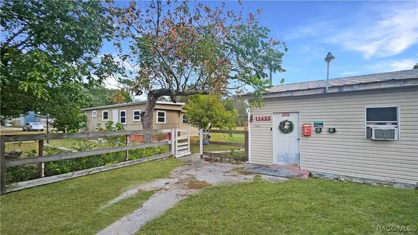 11455 SE HIGHWAY 464C, Ocklawaha, FL 32179