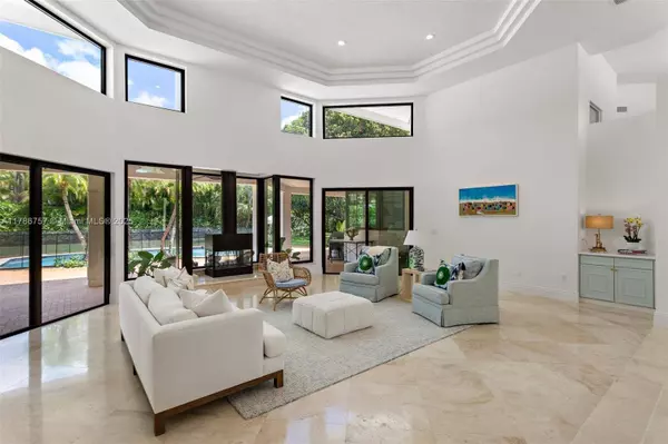 6821 SW 104th St, Pinecrest, FL 33156