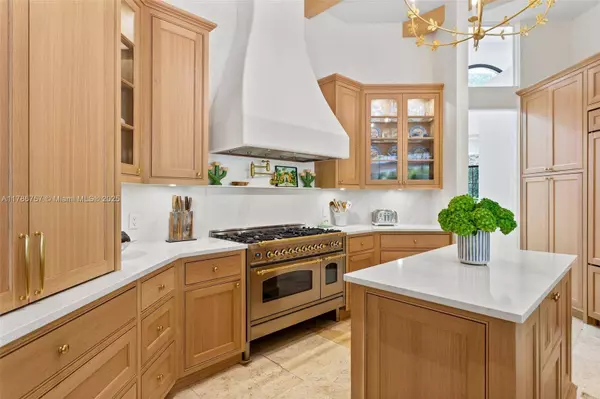 6821 SW 104th St, Pinecrest, FL 33156