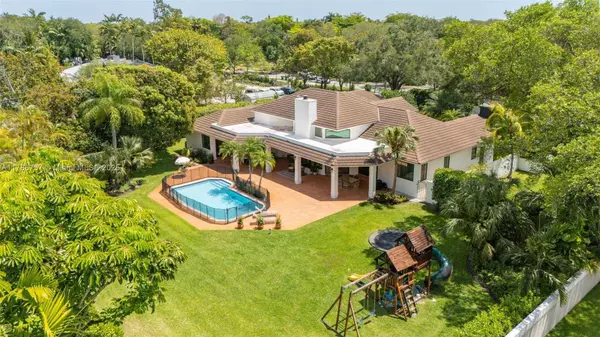 6821 SW 104th St, Pinecrest, FL 33156