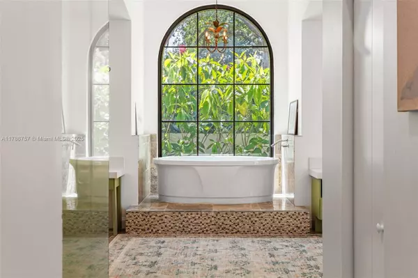 6821 SW 104th St, Pinecrest, FL 33156