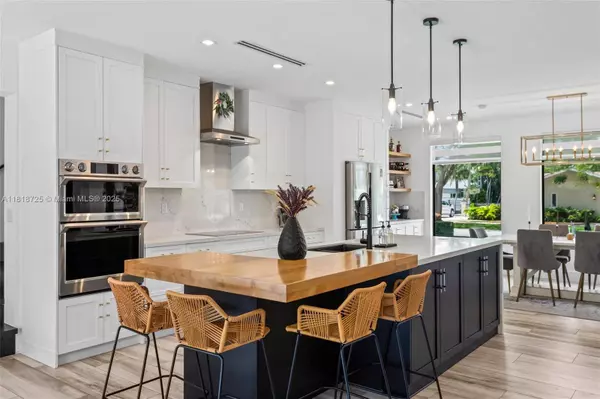 7570 SW 60th St, Miami, FL 33143