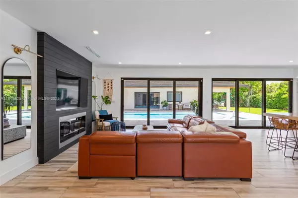 7570 SW 60th St, Miami, FL 33143