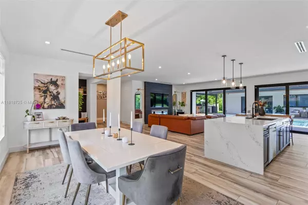 7570 SW 60th St, Miami, FL 33143