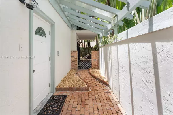 7850 SW 86th St #13, Miami, FL 33143