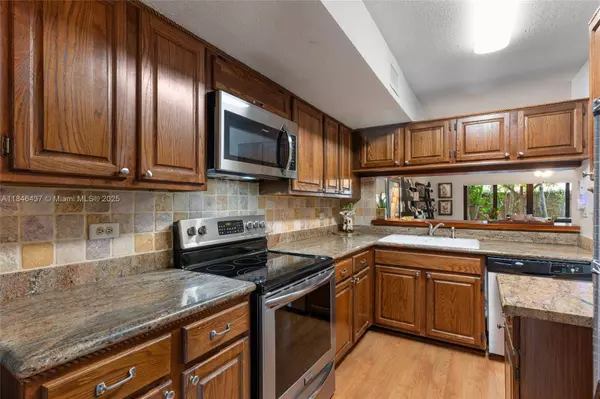 7850 SW 86th St #13, Miami, FL 33143