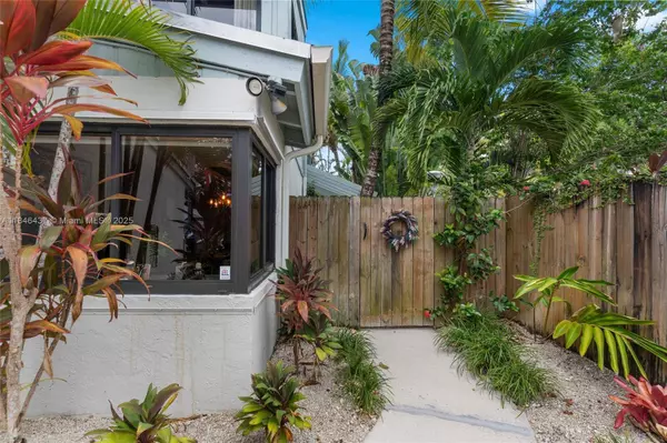 7850 SW 86th St #13, Miami, FL 33143