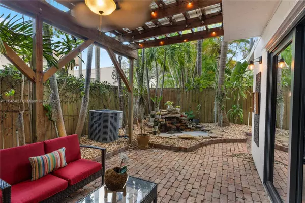 7850 SW 86th St #13, Miami, FL 33143