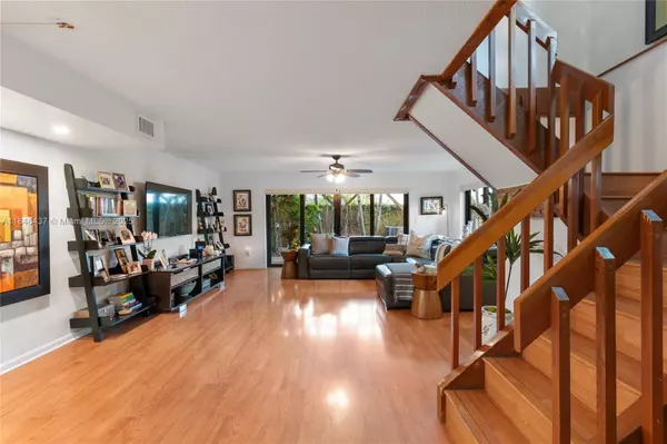 7850 SW 86th St #13, Miami, FL 33143