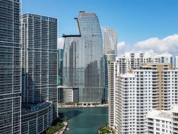 300 Biscayne Blvd #2505, Miami, FL 33131