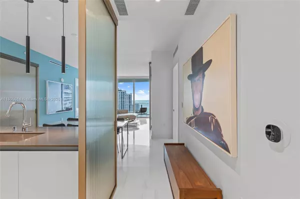 300 Biscayne Blvd Way #2505, Miami, FL 33131