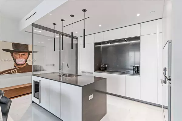 300 Biscayne Blvd Way #2505, Miami, FL 33131