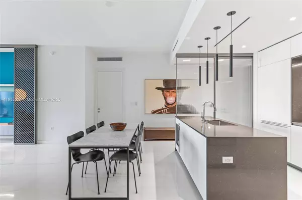 300 Biscayne Blvd Way #2505, Miami, FL 33131