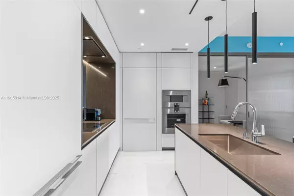 300 Biscayne Blvd Way #2505, Miami, FL 33131