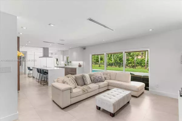 10105 SW 71st Ave, Pinecrest, FL 33156