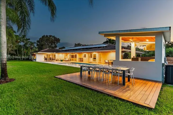 10105 SW 71st Ave, Pinecrest, FL 33156